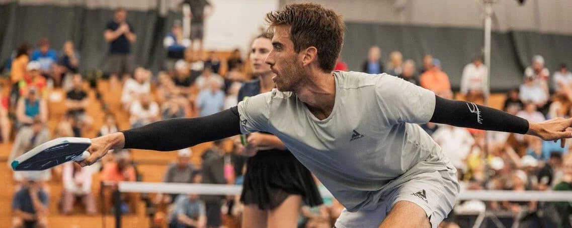 Federico Staksrud hitting a forehand