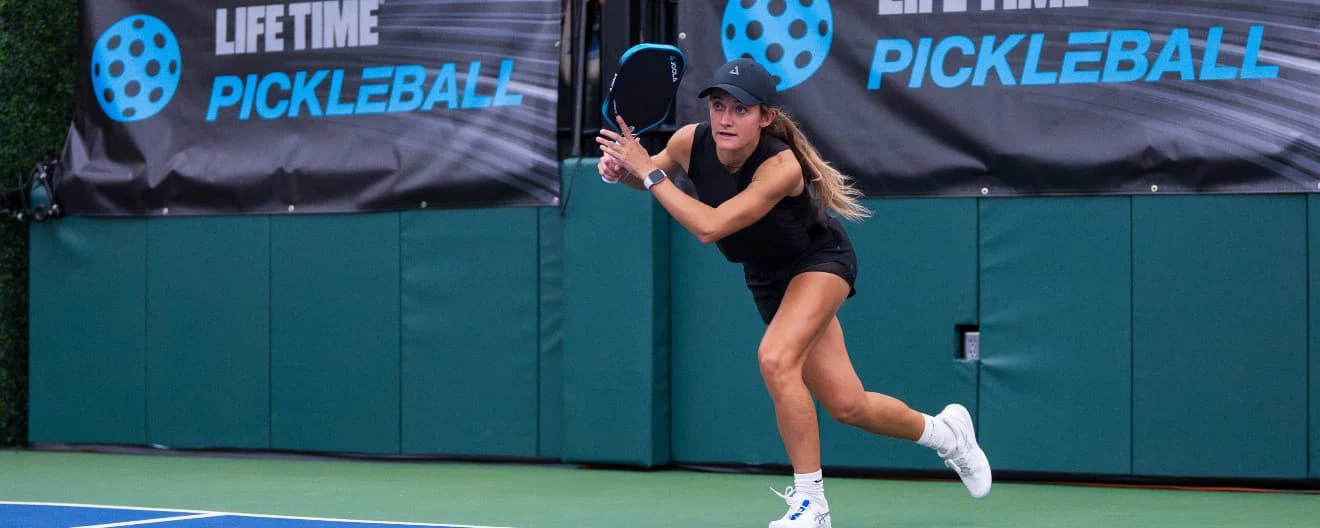 Lacy Schneemann competing at the CIBC Atlanta Slam.