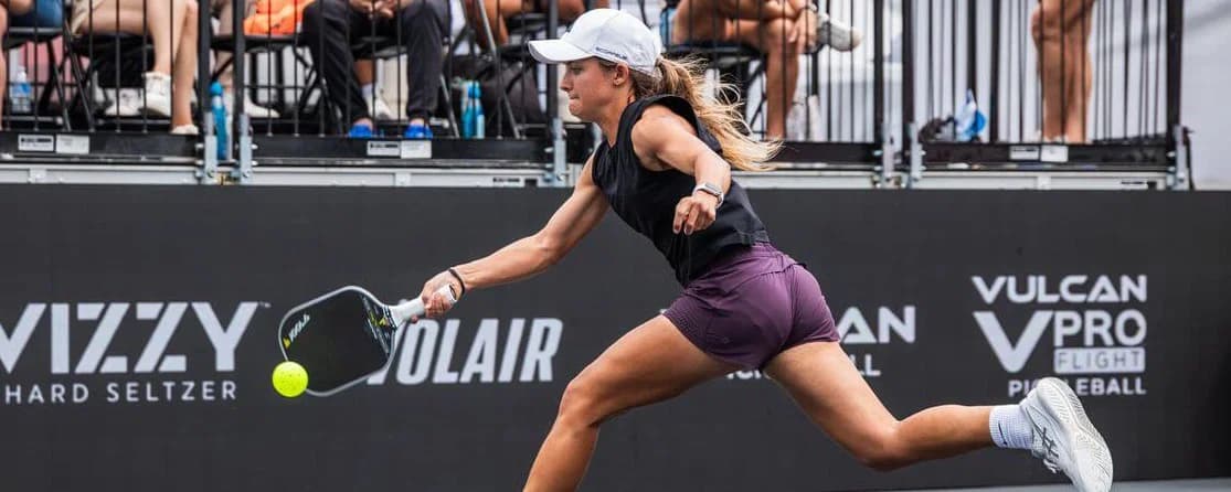 Lacy Schneemann lunging for a ball